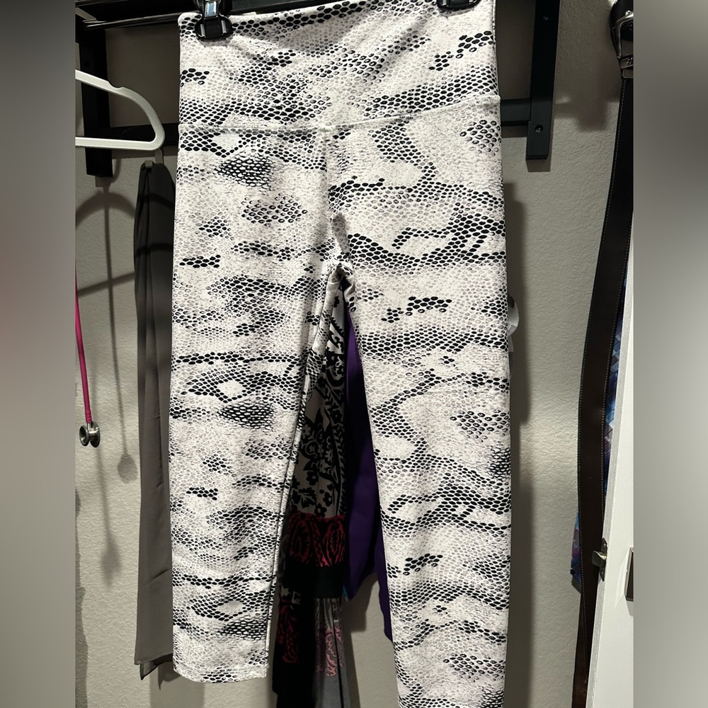 3/4 leggings, exercise, workout.